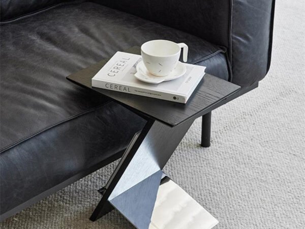 طاولة جانبية بشكل عصري