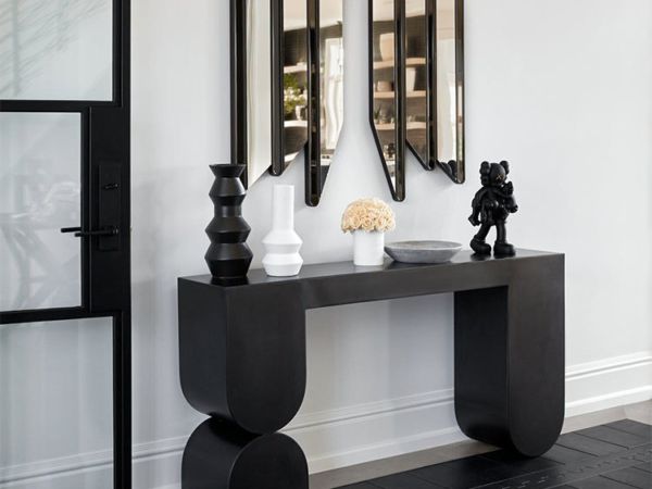 كونسول خشبي بتصميم منحرف