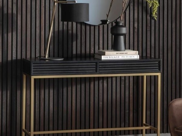 كونسول حديث بتصميم بسيط