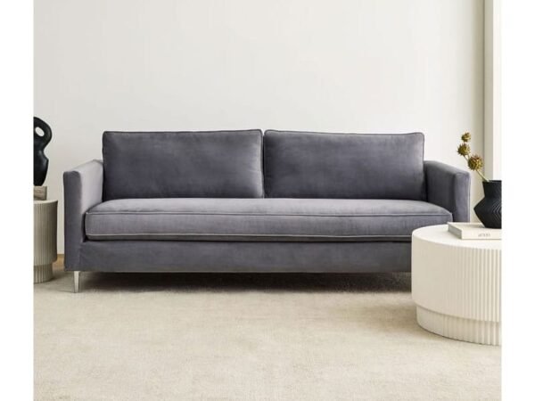 كنب رمادي مزدوج بتصميم مريح و شيك