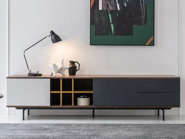 طاولة تلفزيون بأرفف داخلية مميزة