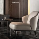 كرسي بأرجل خشب فاخر