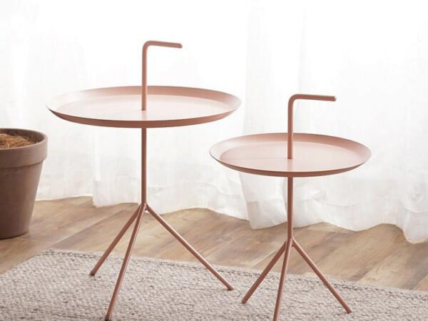 طاولات معدنية كلاسيكي بلون وردي