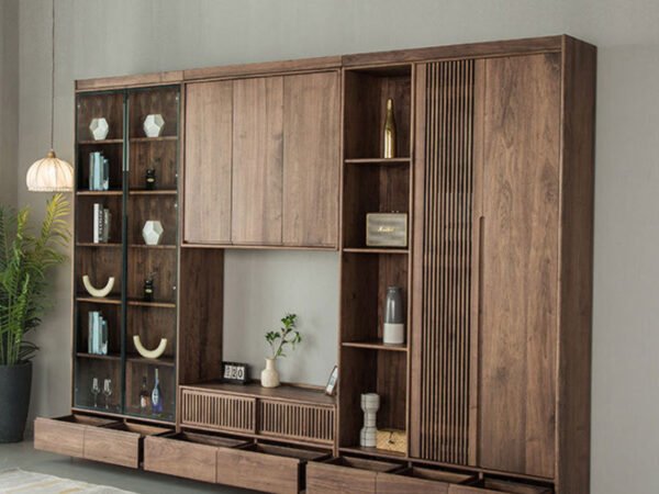 طاولة تلفزيون مزودة بعددة أرفف ووحدات تخزين