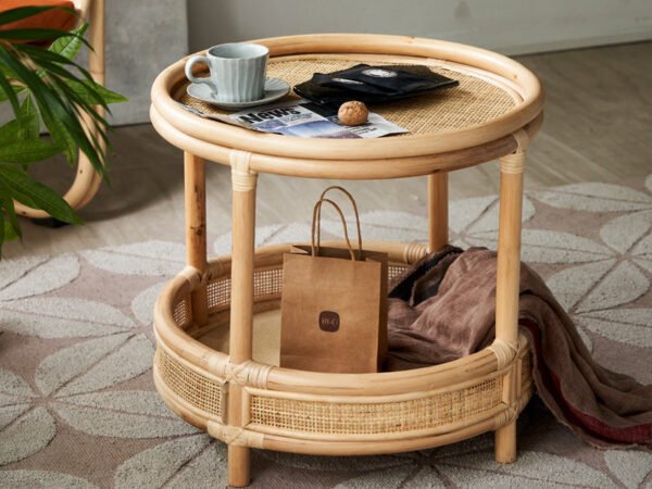 طاولة جانبية بتصميم ريفي