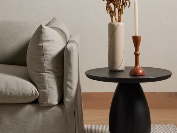 طاولة جانبية بتصميم شيك وبسيط