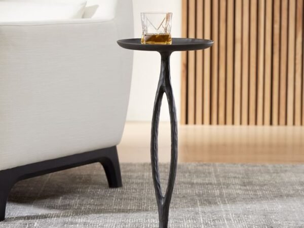 طاولة جانبية بتصميم مودرن