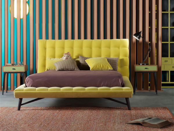 سرير بتصميم كلاسيكي