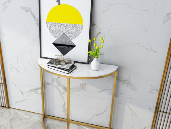 كونسول معدني بتصميم بسيط