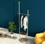 ⁦علاقة ملابس معدنية بتصميم انيق⁩ - الصورة ⁦2⁩