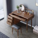 ⁦تسريحة بتصميم أنيق بمرأة دائرية⁩ - الصورة ⁦2⁩