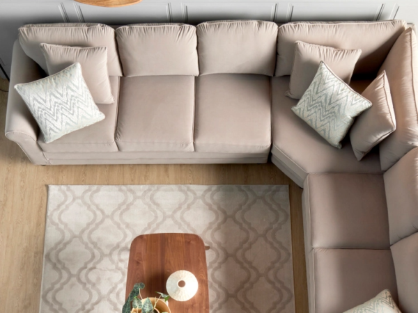 ركنة من قماش فاخرة بتصميم معاصر