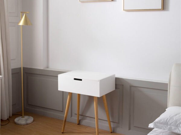 تسريحة خشبية بتصميم بسيط