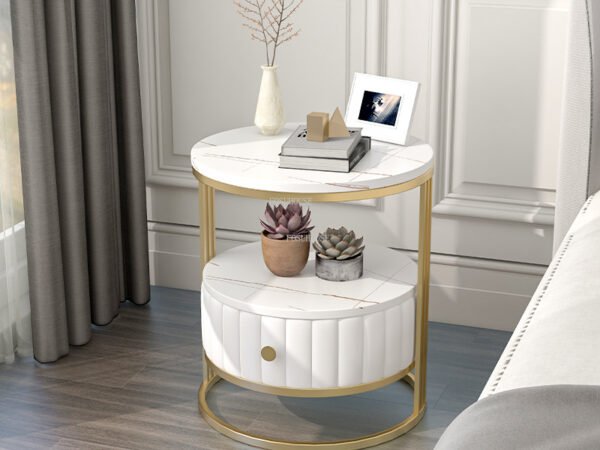 طاولة جانبية فاخرة بتصميم فريد