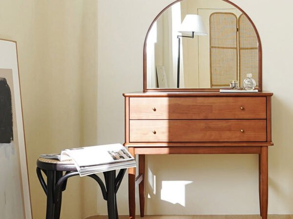 تسريحة بتصميم كلاسيكي مع مراية