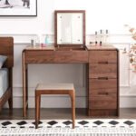 تسريحة خشبية بتصميم عصري بمراة