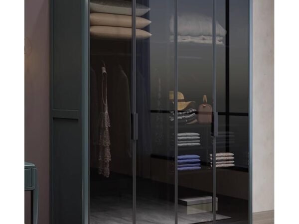 دولاب ملابس بأبواب من الزجاج