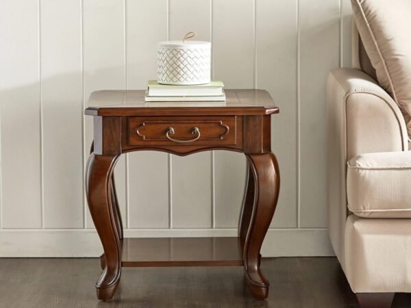 طاولة جانبية بسيطة بتصميم خشبي