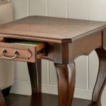 ⁦طاولة جانبية بسيطة بتصميم خشبي⁩ - الصورة ⁦2⁩