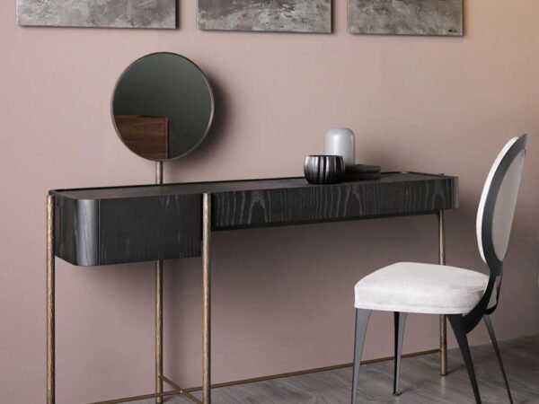 تسريحة مودرن بتصميم بسيط مع مرآة