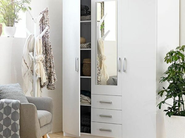 دولاب ملابس ابيض بمرأة مميزة