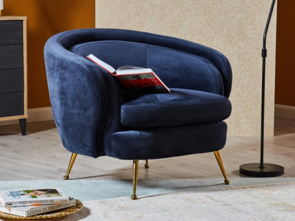 كرسي بذراعين مخملي بلمسة راقية