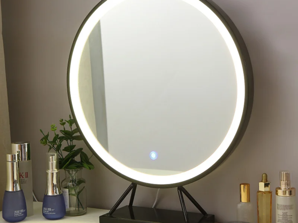 مرايا باضائة دائرية تعمل باللمس