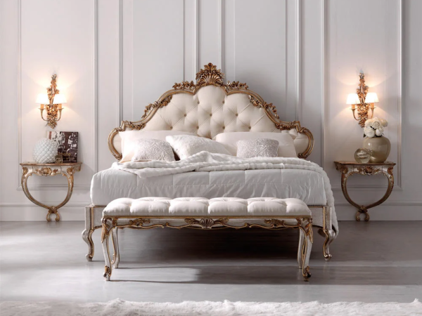 سرير كلاسيكي فاخر بتصميم فرنسي