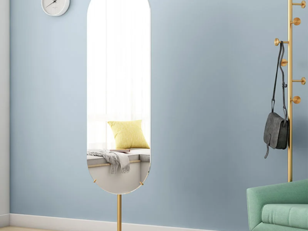 مرايا طويلة ذهبية بقاعدة رخامية