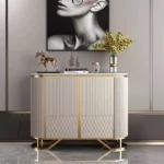 ⁦طاولة كونسول مزخرفة بقاعدة معدنية وسطح رخام⁩ - الصورة ⁦6⁩