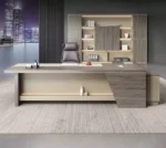 مكتب خشبي بتصميم انيق