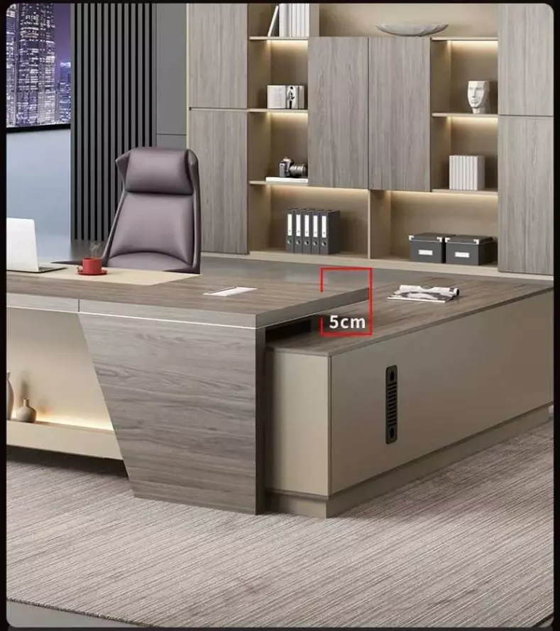 مكتب خشبي بتصميم انيق