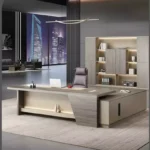 مكتب خشبي بتصميم انيق