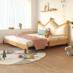 سرير أطفال بتصميم تاج